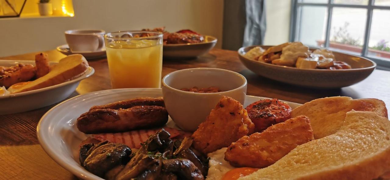Rose And Crown Hotel & Hope And Anchor Bar Goodwick المظهر الخارجي الصورة