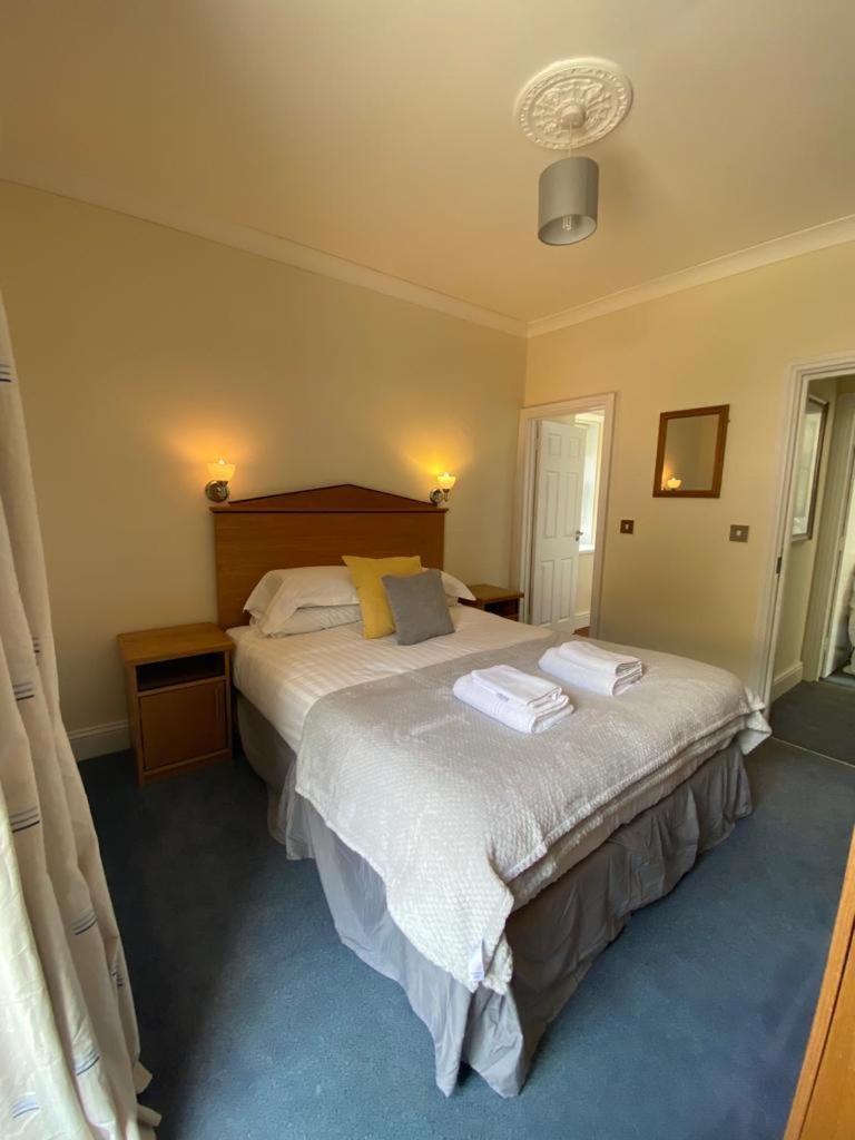 Rose And Crown Hotel & Hope And Anchor Bar Goodwick المظهر الخارجي الصورة