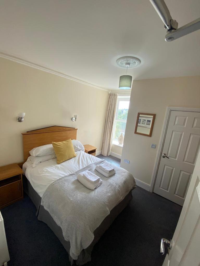 Rose And Crown Hotel & Hope And Anchor Bar Goodwick المظهر الخارجي الصورة