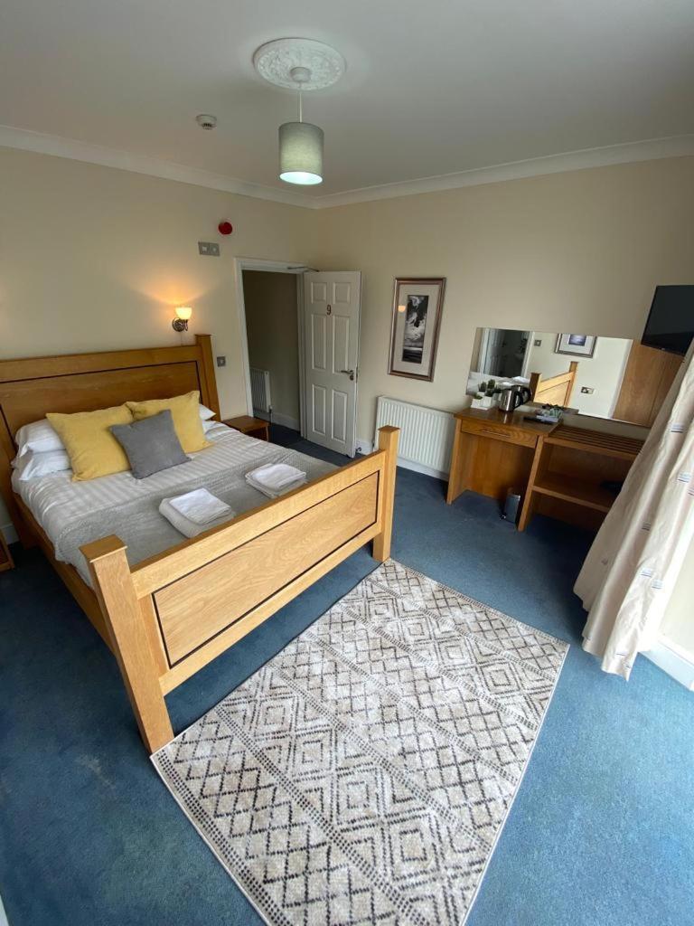 Rose And Crown Hotel & Hope And Anchor Bar Goodwick المظهر الخارجي الصورة
