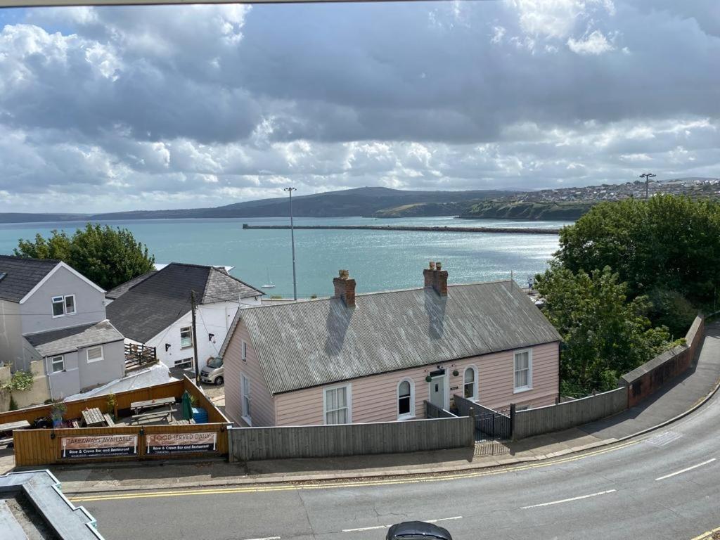 Rose And Crown Hotel & Hope And Anchor Bar Goodwick المظهر الخارجي الصورة
