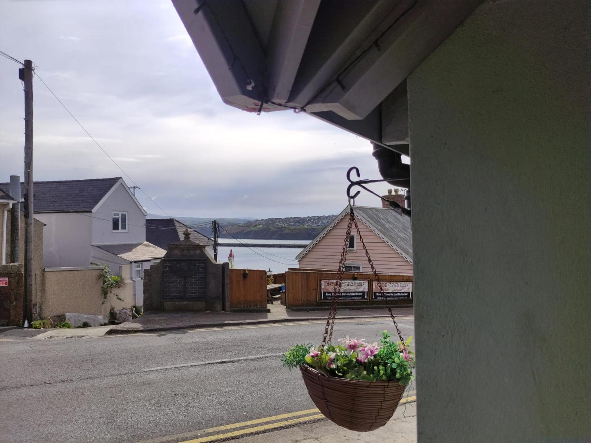 Rose And Crown Hotel & Hope And Anchor Bar Goodwick المظهر الخارجي الصورة